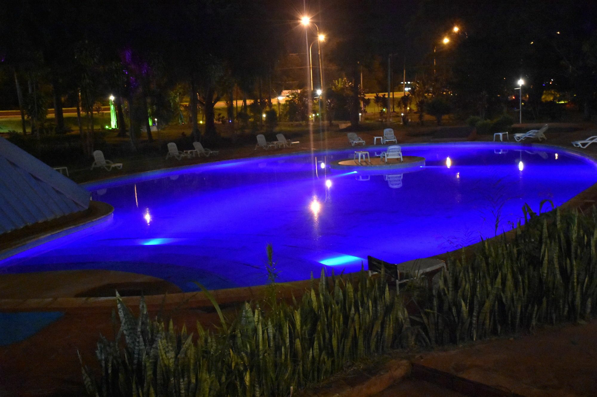 Tangoinn Club Iguazu Party Luxury Hostel Пуерто-Іґуасу Екстер'єр фото