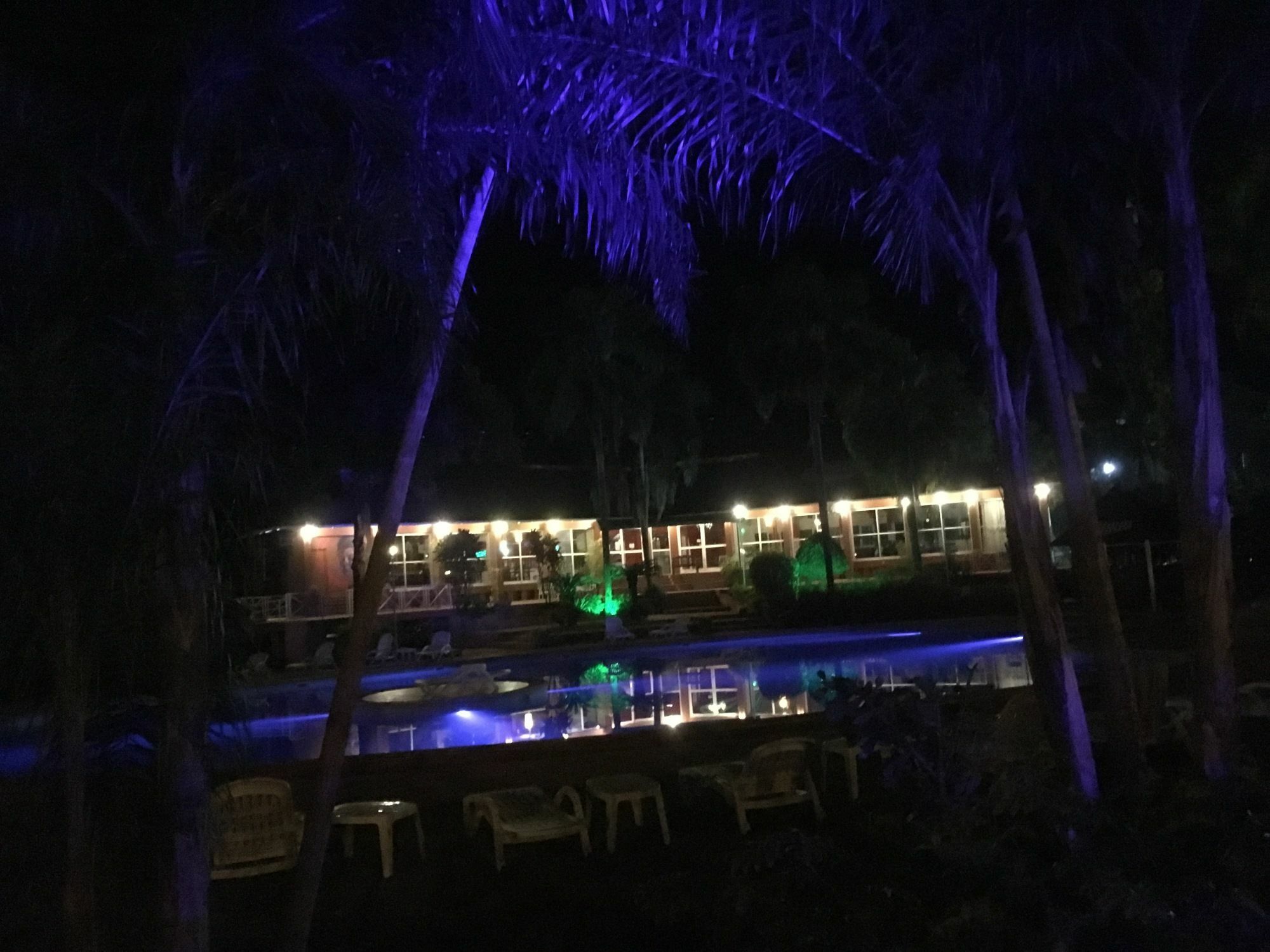 Tangoinn Club Iguazu Party Luxury Hostel Пуерто-Іґуасу Екстер'єр фото