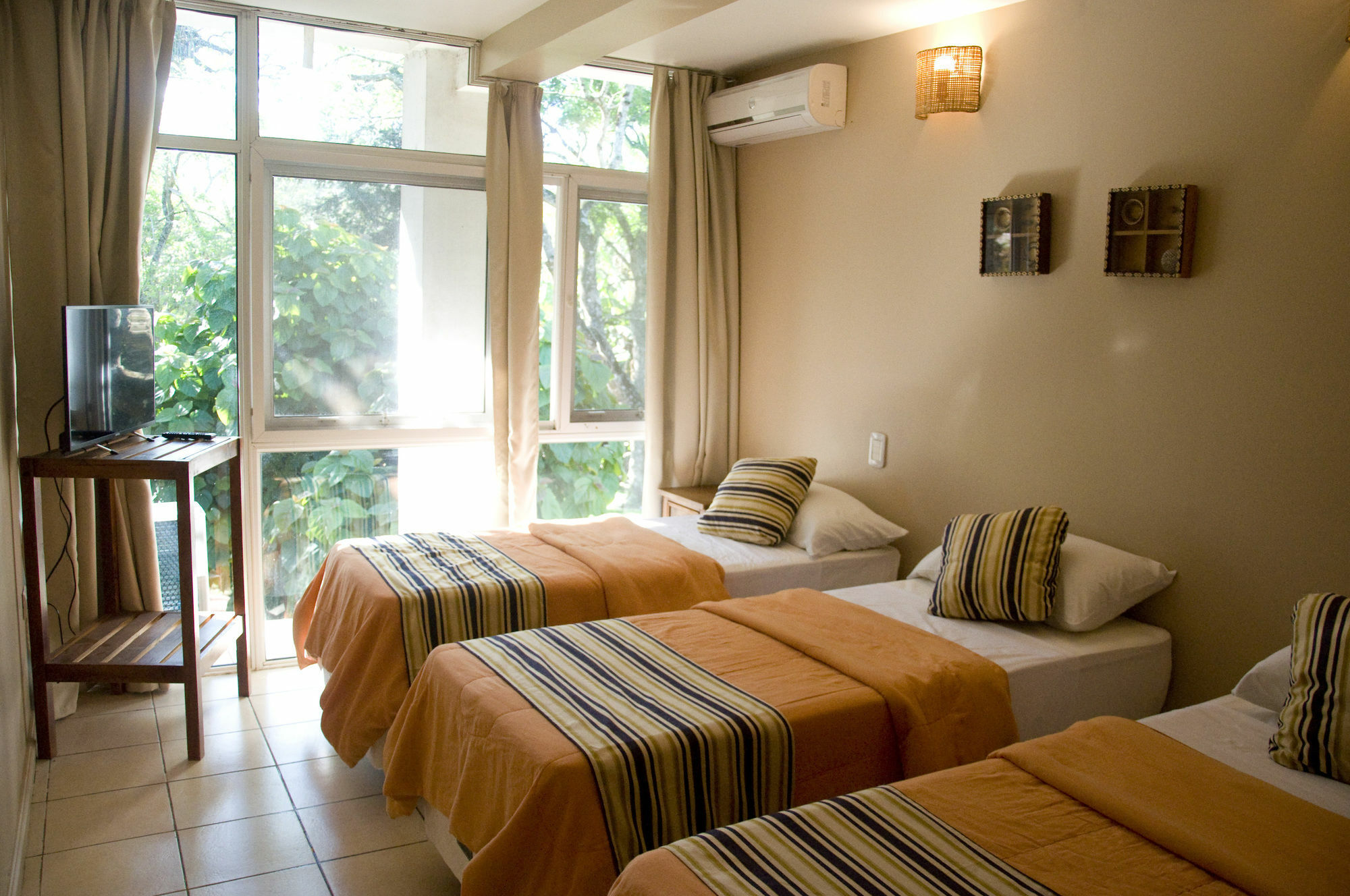 Tangoinn Club Iguazu Party Luxury Hostel Пуерто-Іґуасу Екстер'єр фото