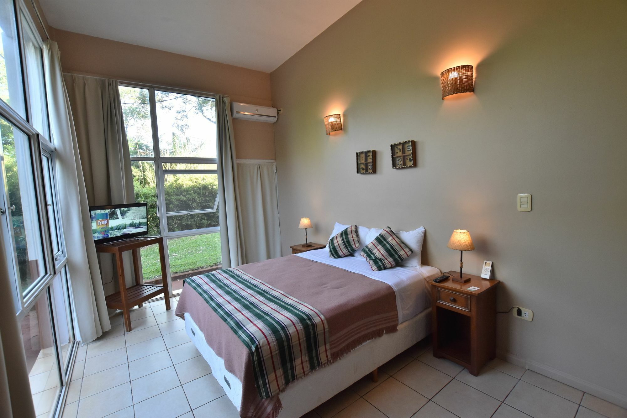 Tangoinn Club Iguazu Party Luxury Hostel Пуерто-Іґуасу Екстер'єр фото